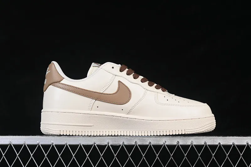 All categories Nk Air Force 1 Air Force series Nk Air Force 1 Low Air Force low-top Nike Air Force 1'07 Low Milk coffee white brown three small hooks Air Force 1 low-top casual sneakers NH0601-584